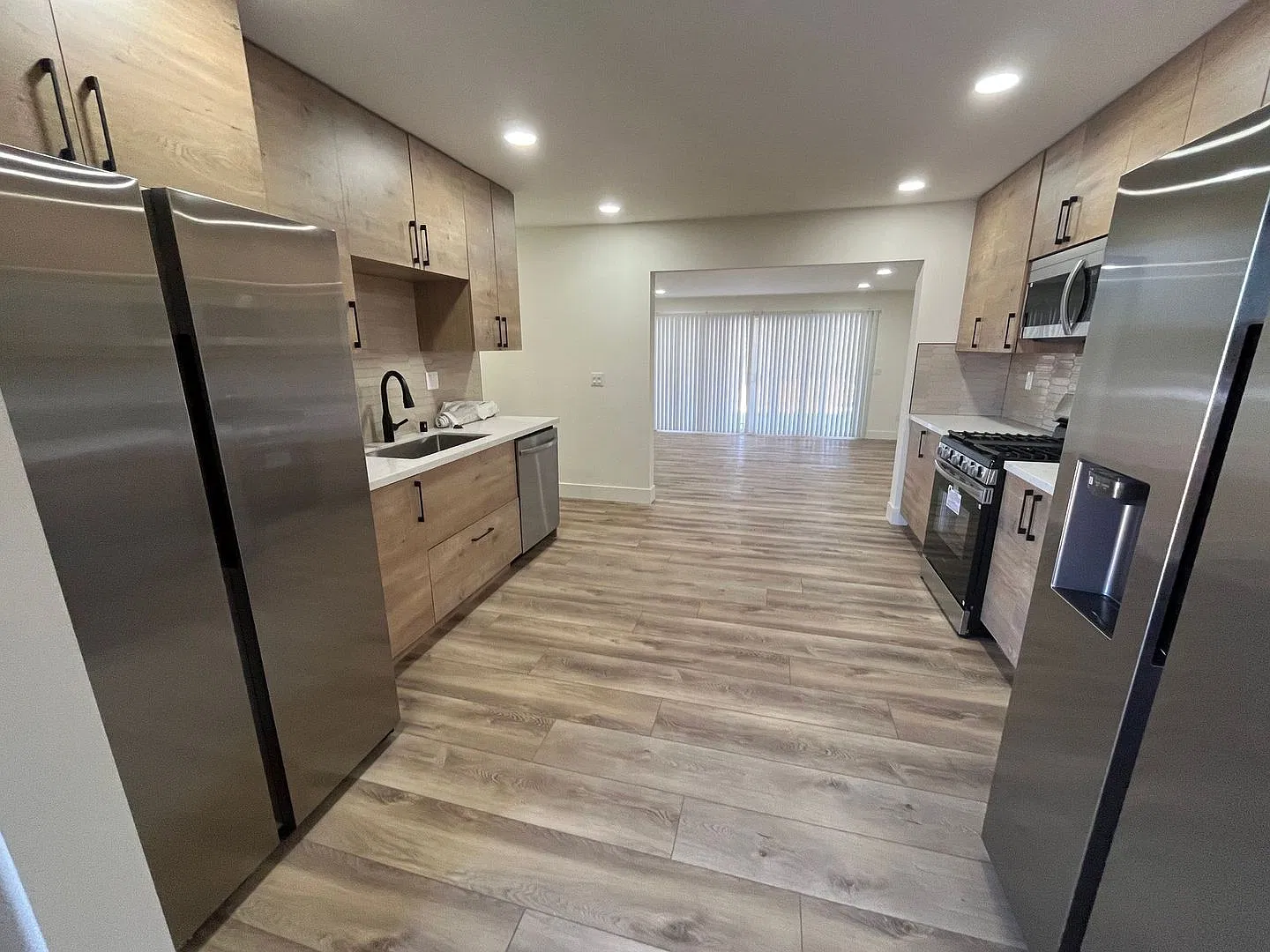 Remodeled in 2025!! Modern Big 7 Bedroom House on East Falls! — Photo 3