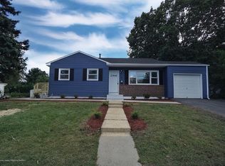 5 Oakwood Dr, Hazlet, NJ 07730