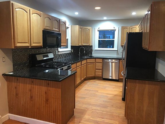 5th image of 75 Cedar St