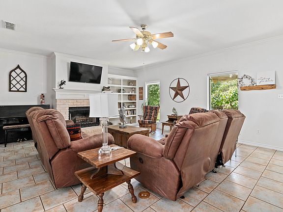 5th image of 621 County Road 4700