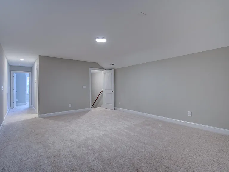 60 Kingsly Dr — Photo 34