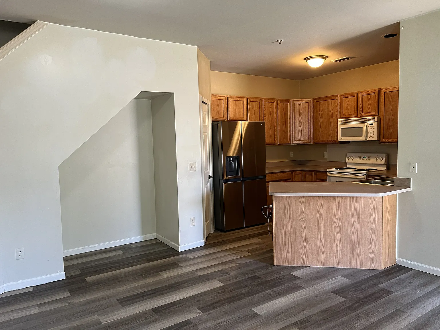 2 bed, 2.5 bath, 1300 sqft, $1,850 — Photo 3