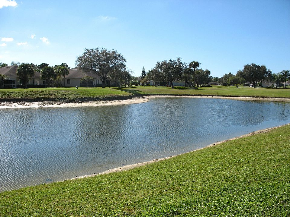  lake view in the back