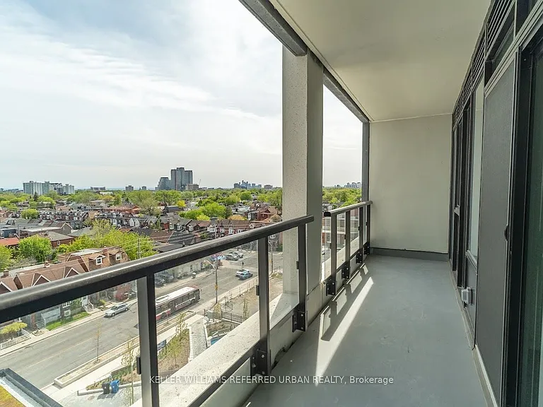 858 Dupont St #702 — Photo 32
