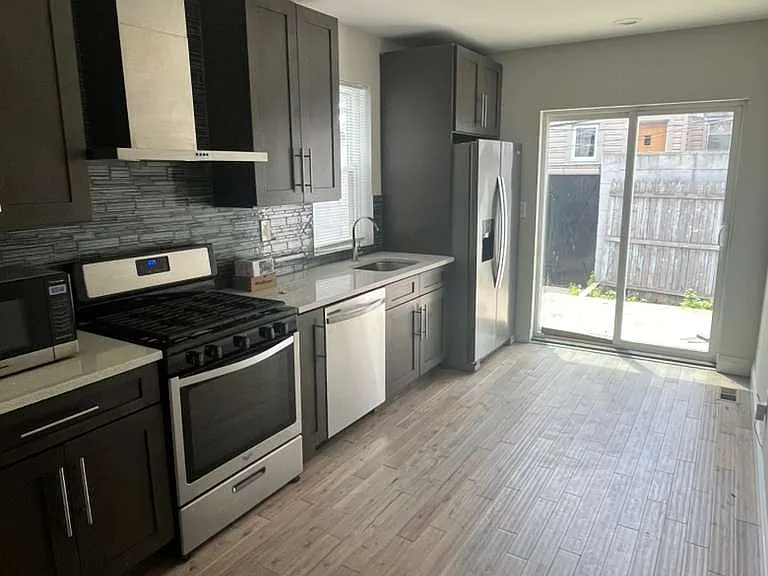 2028 E Firth St — Photo 3