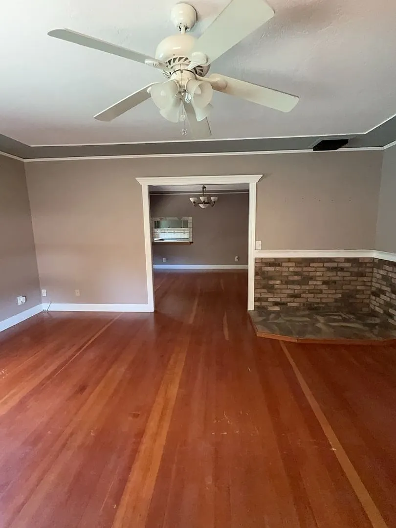 Charming 2 Bed 1 1/2 Bath Home — Photo 3