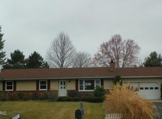 61915 Bayshore Dr, Sturgis, MI 49091
