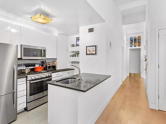 4th image of 310 E 46th St #E5