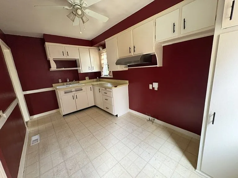 781 Saxon Ave — Photo 4