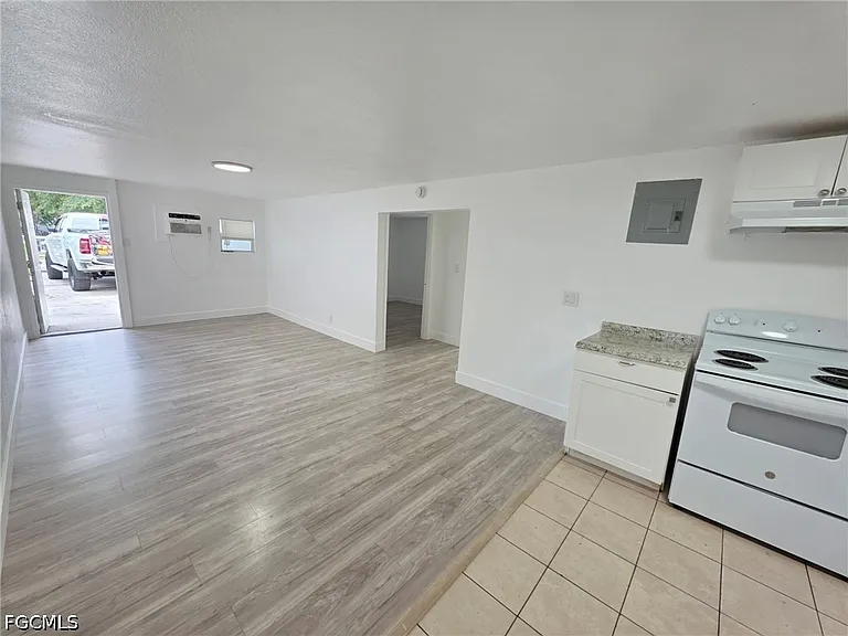 420 Fairfax Dr #1 — Photo 6
