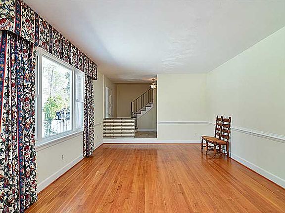 4th image of 5023 Pinecroft Ln