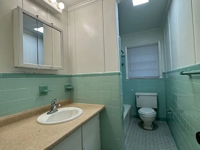 201 Holly Rd — Photo 16