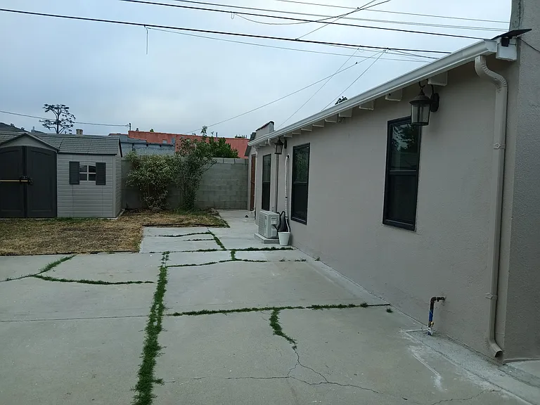 5414 S Victoria Ave — Photo 2