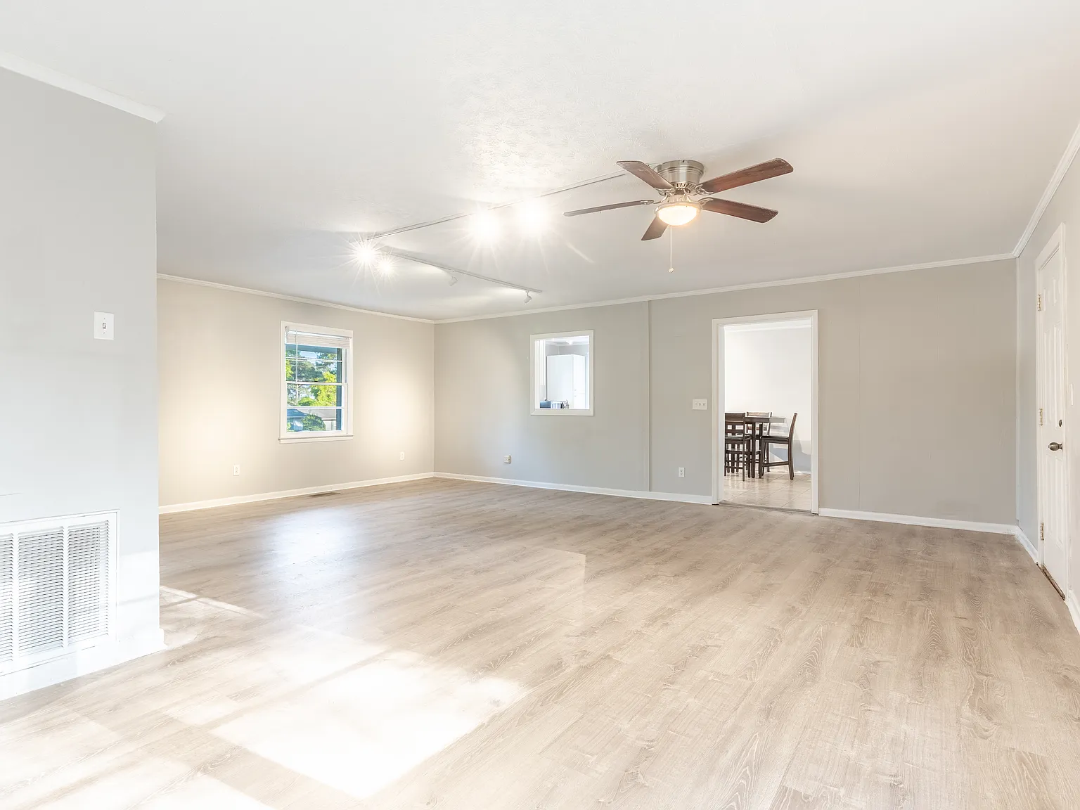 3 bed, 1.5 bath, 1416 sqft, $1,650 — Photo 3
