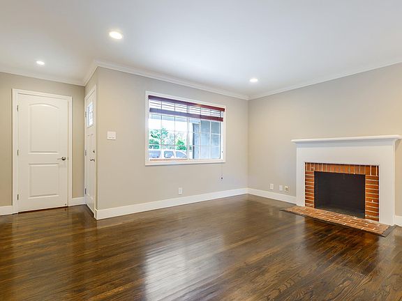 5th image of 2125 Oakwood Dr