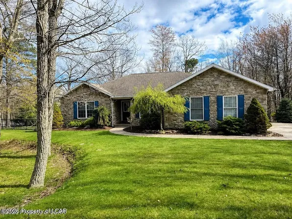 1 Point Of Woods, Hazleton, PA 18202