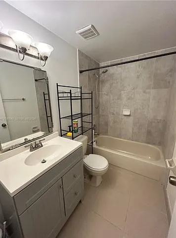 4401 SW 70th Ter — Photo 3