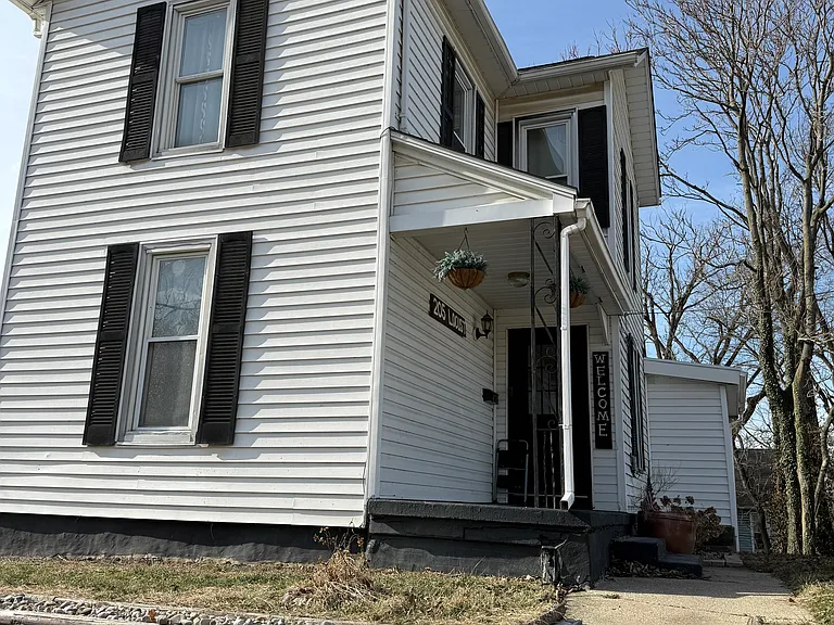 205 Locust St — Photo 1