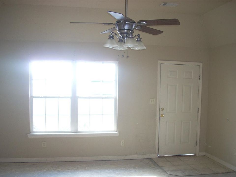 2nd image of 4917 Highland Park Cir