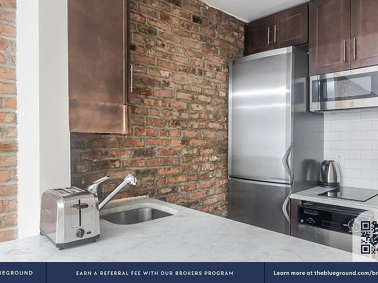 316 W 14th St #24 — Photo 9