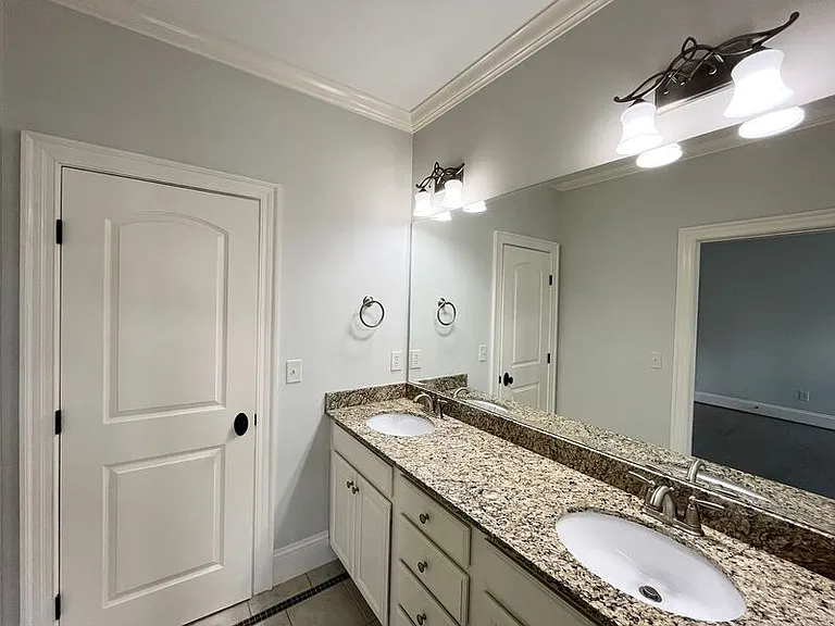 535 Guilford Cir — Photo 29