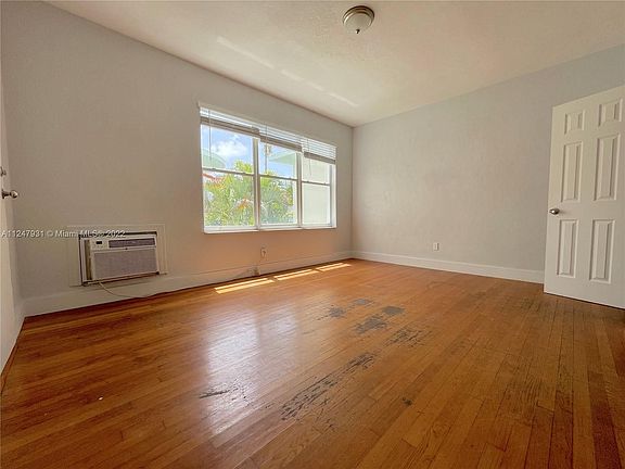 3rd image of 319 W 28th St APT 14