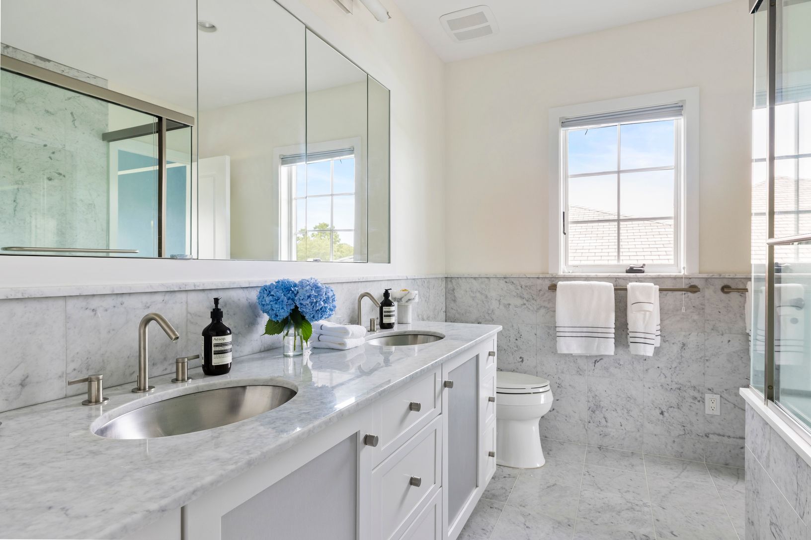  Large Bathroom with Double Sinks