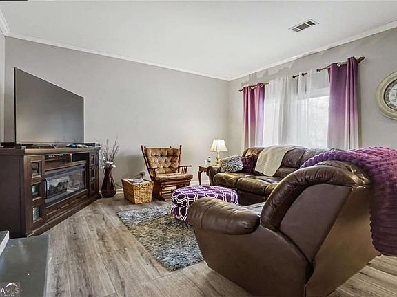 5th image of 260 Manning Rd #10