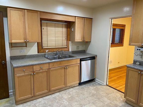 3rd image of 6315 N Albany Ave #6315