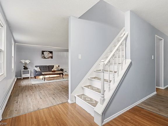 5th image of 22243 Jonathan Dr