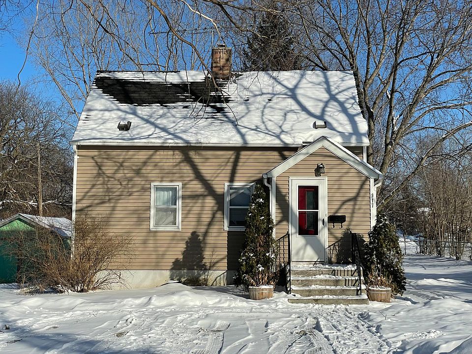 1st image of 917 Poplar St S