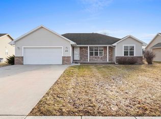 2135 W Melcorn Cir, De Pere, WI 54115