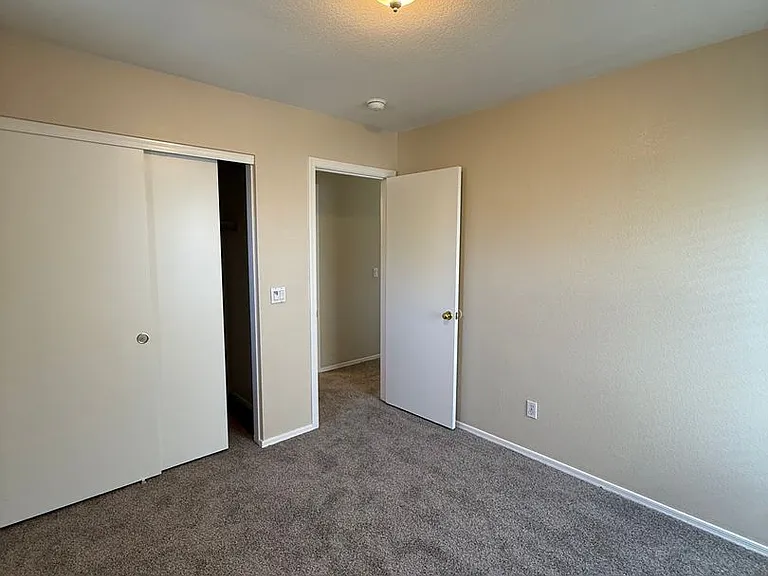 11214 W Pierce St — Photo 15