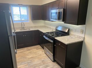 8333 Captons Ln APT 102, Darien, IL 60561