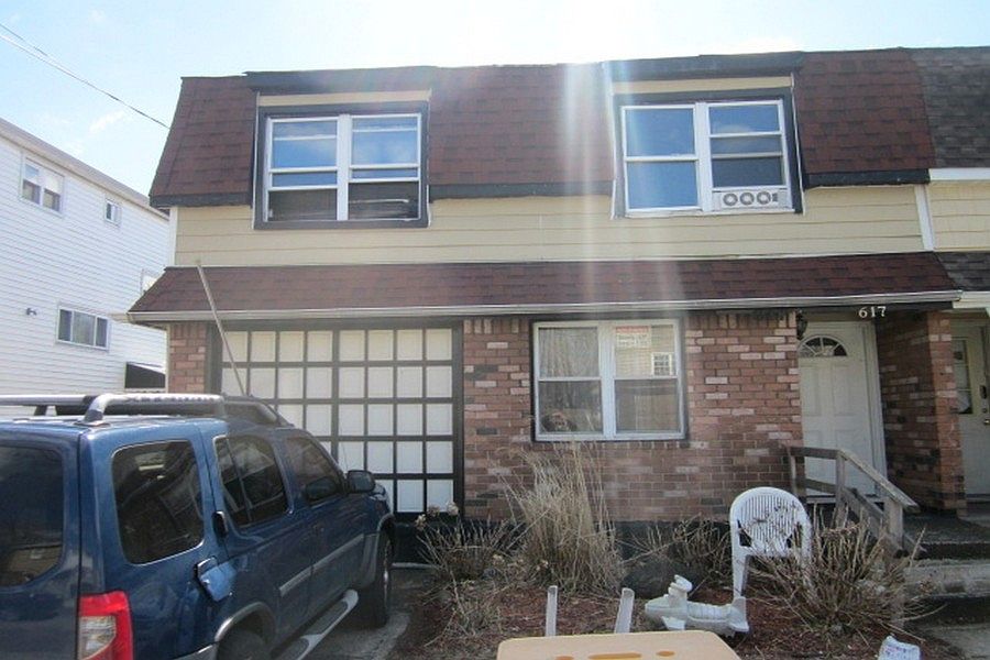 1st image of 617 Jarvis Ave