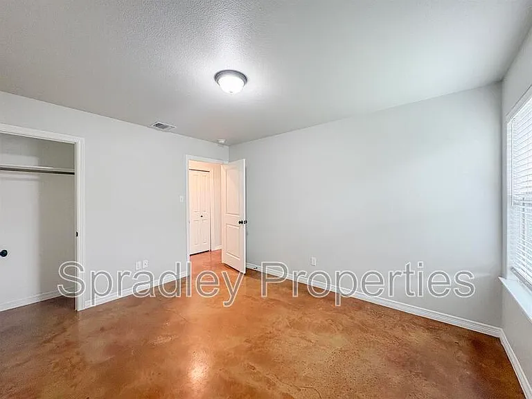 204 Juniper Dr #B — Photo 8