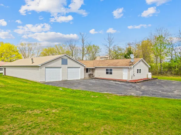 17 Hill Road, Clinton, ME 04927