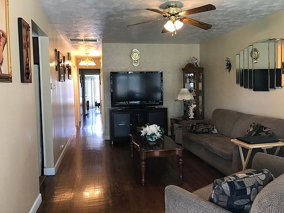 3rd image of 7704 Mayfield Ave