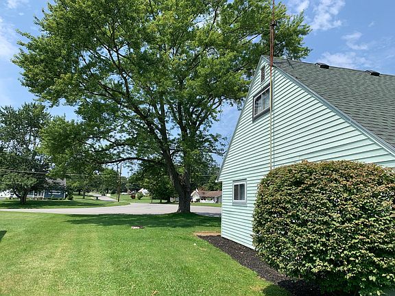 3rd image of 2426 Bel Aire Ln