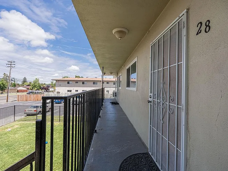 Rosewood Gardens Apartments — Photo 15