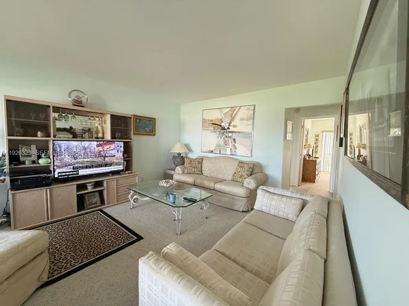 90 Easthampton D #90, West Palm Beach, FL 33417