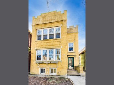 2457 W Cullom Ave, Chicago, IL, 60618