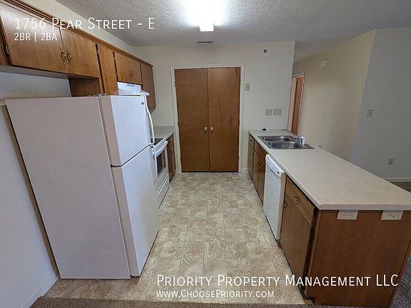 5th image of 1756 Pear St Suite E