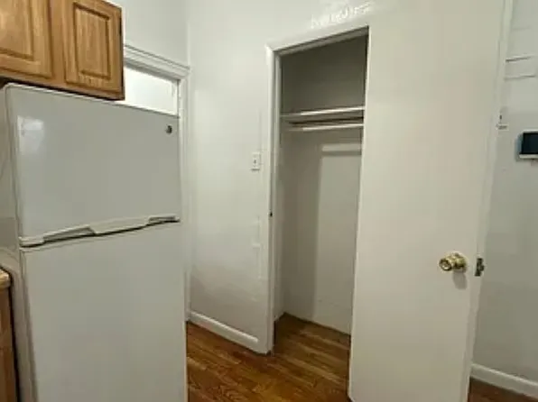 424 West 56th Street image 6 of 11