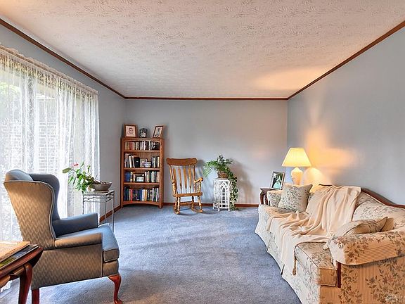 4th image of 7242 Showplace Dr