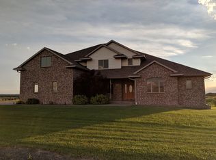 27 Eagle Dr, Gothenburg, NE 69138