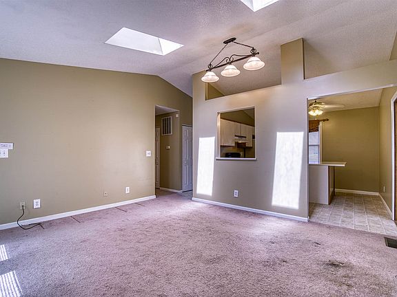 3rd image of 6877 Tuckaway Dr