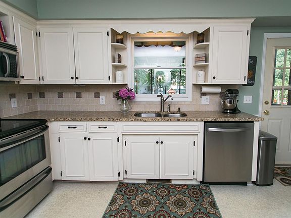 5th image of 317 Poplar Forest Dr