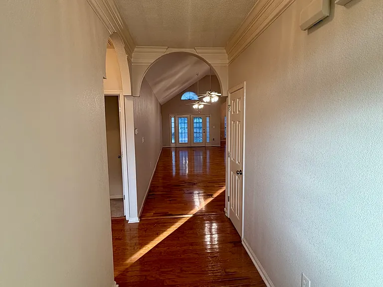 213 Carrington Ln — Photo 3