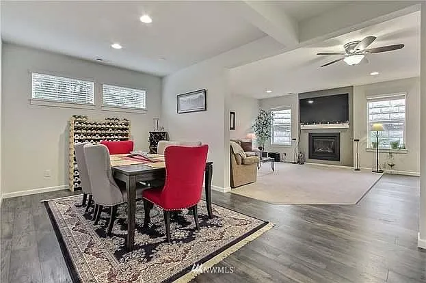 4 bed, 2.5 bath, 2280 sqft, $3,600 — Photo 3